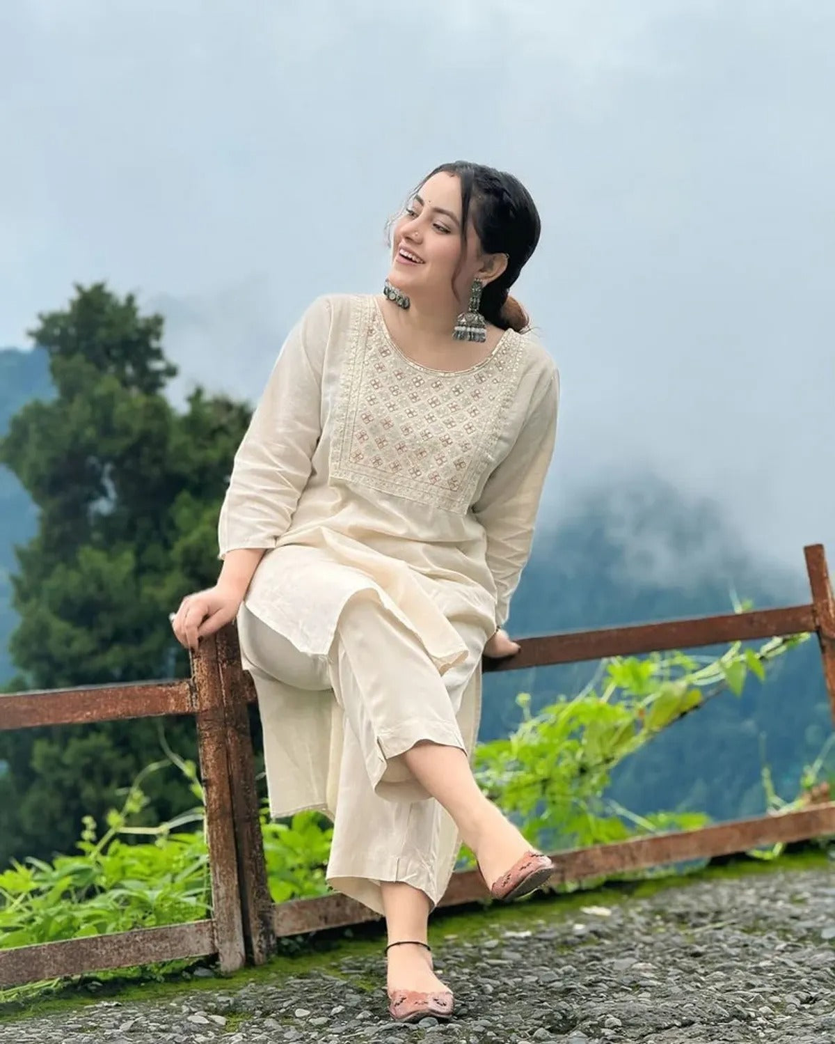 Grace In Ivory: Minimalist Elegance Kurti Set